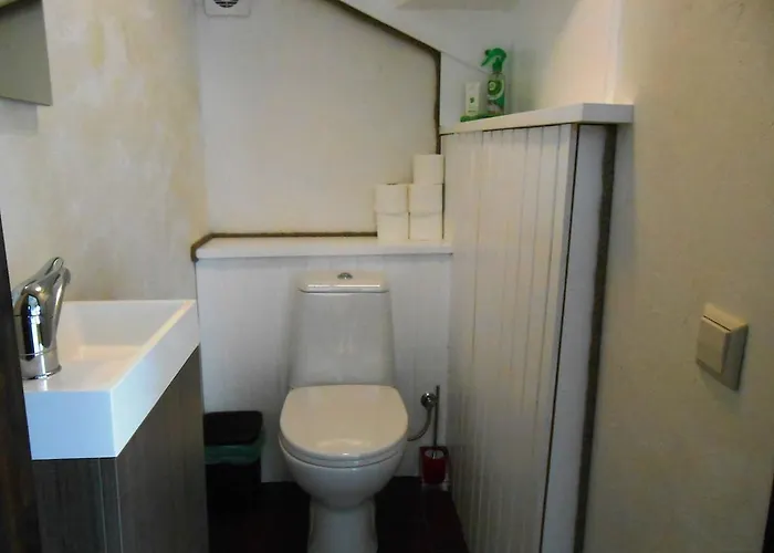 Yellow Center Puhkemaja *